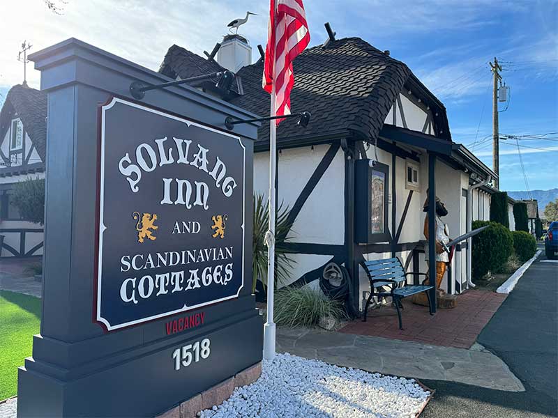 Solvang Hotels Pet-Friendly - Solvang Inn and Scandinavian Cottages